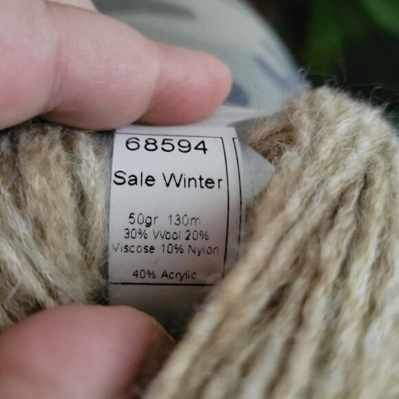 Alpaca blend 2 piece set beannie and scarf,  pompom hand made crochet - Picture 8 of 8